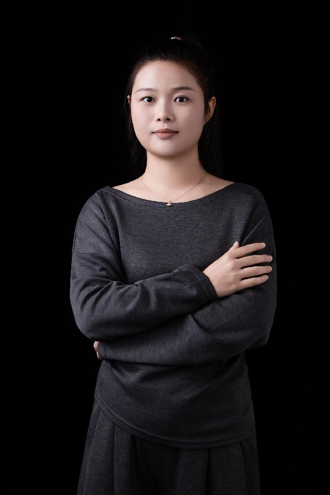 刘文君（国瓷红叶画院高级画师）