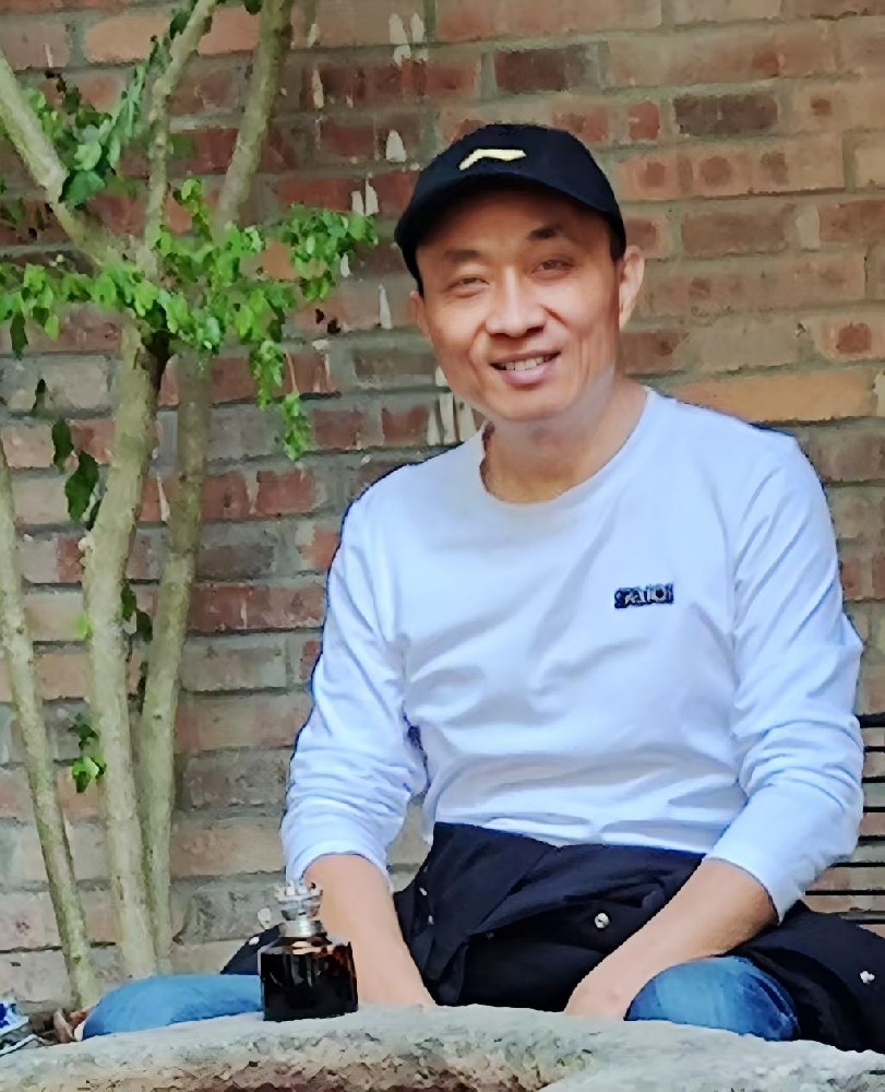 应镇文（国瓷红叶画院研究员）